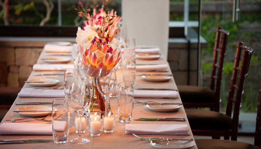 Table-settings-that-shine_-ideas-to-elevate-your-dining-decor-and-impress-your-guests